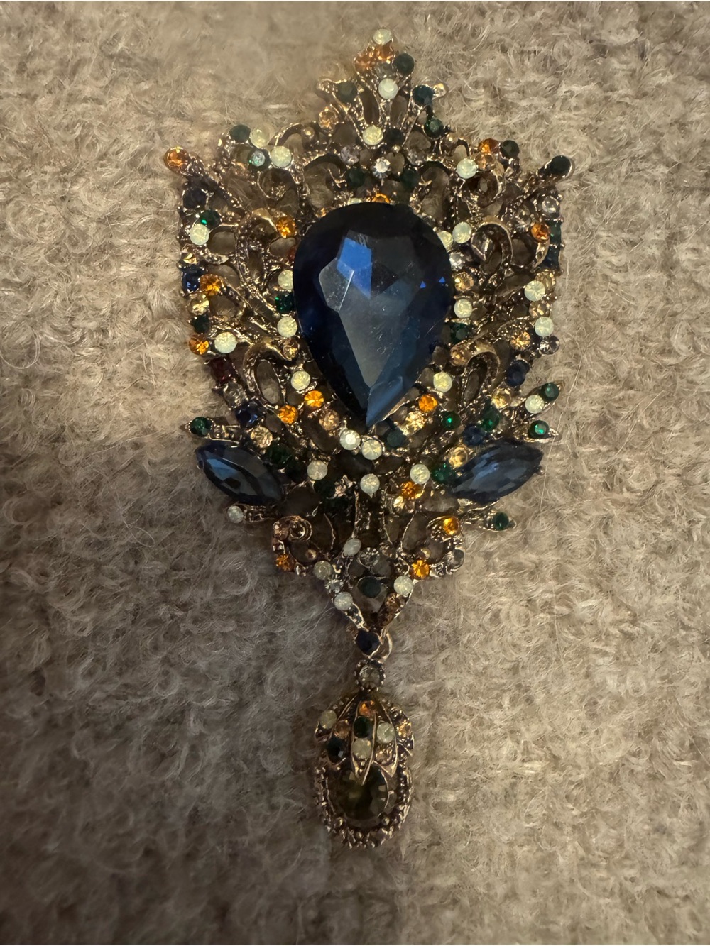 Vintage-Inspired Blue Teardrop Crystal Brooch - Elegant Women\u2019s Jewelry